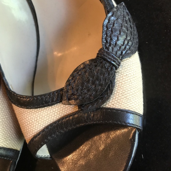 Bandolino size 8 1/2 canvas & leather heels - Picture 11 of 11
